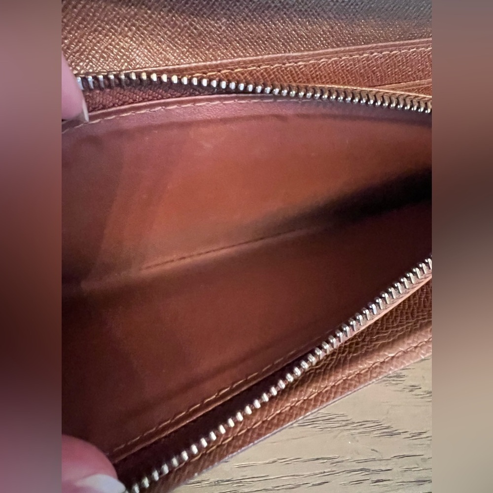 Authentic Louis Vuitton Sarah Monogram Wallet - Picture 11 of 15